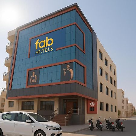 Fabhotel The Golf Inn Noida Buitenkant foto