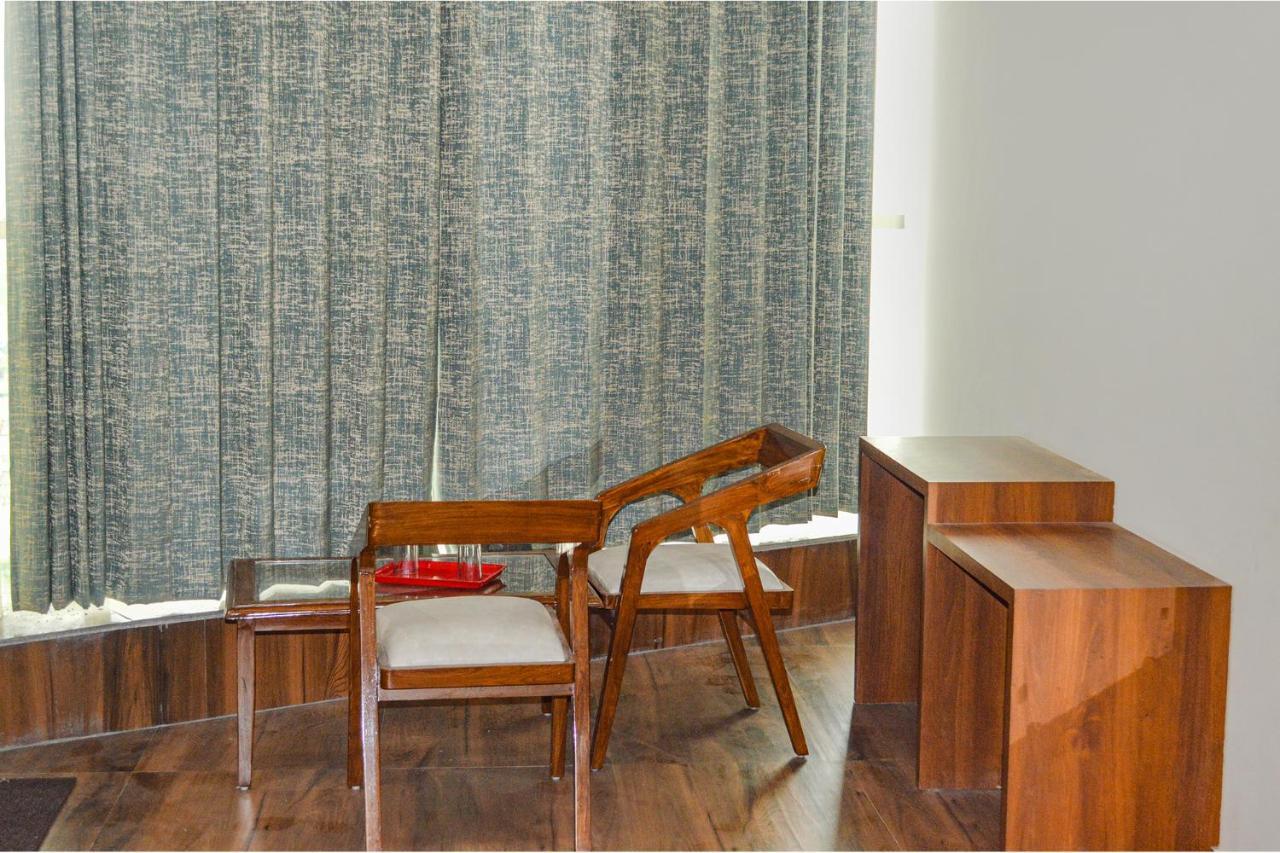 Fabhotel The Golf Inn Noida Buitenkant foto
