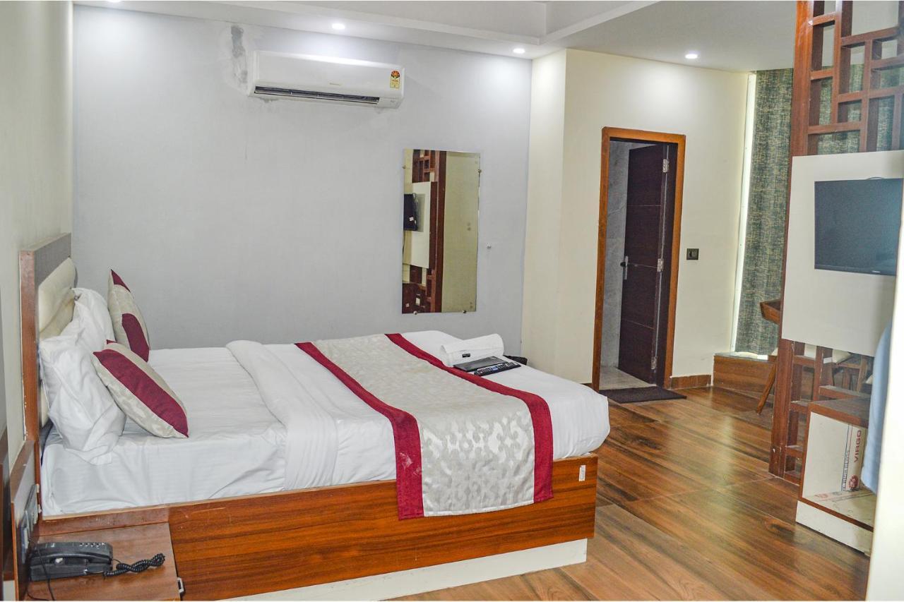 Fabhotel The Golf Inn Noida Buitenkant foto