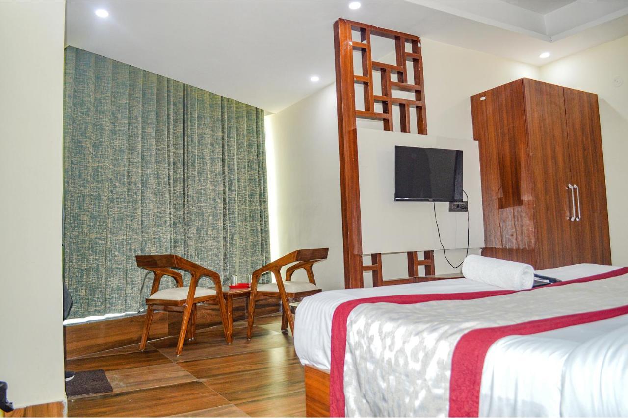 Fabhotel The Golf Inn Noida Buitenkant foto