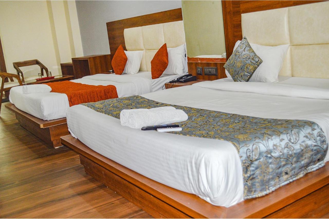 Fabhotel The Golf Inn Noida Buitenkant foto