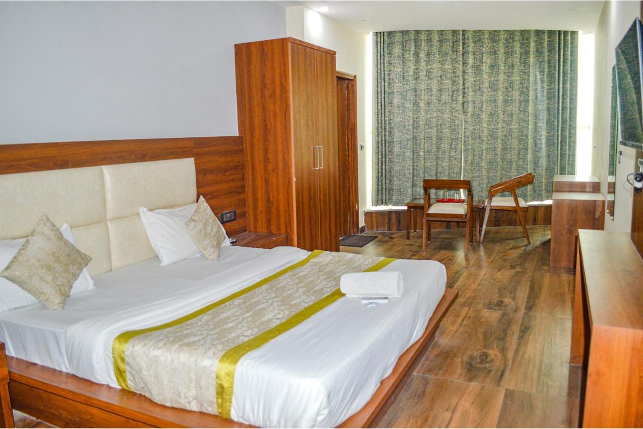 Fabhotel The Golf Inn Noida Buitenkant foto