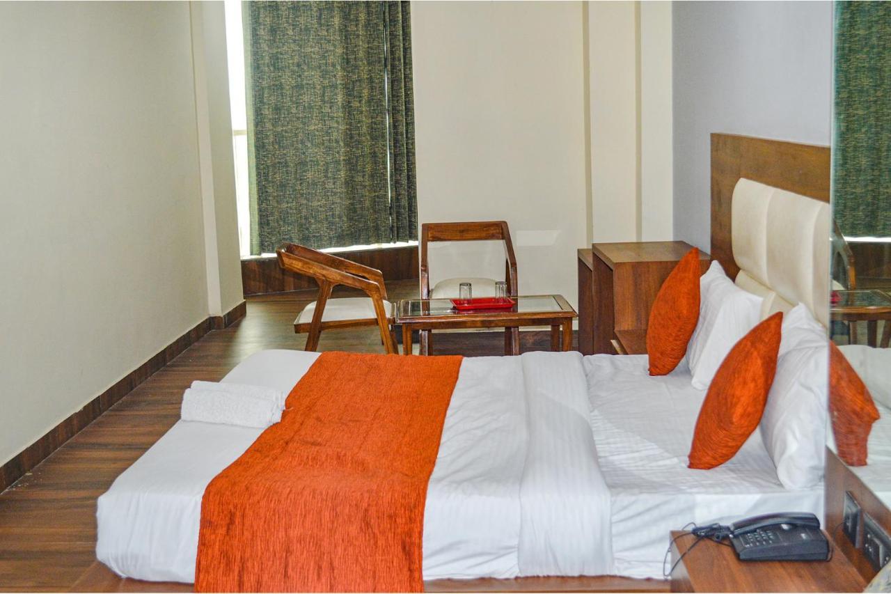 Fabhotel The Golf Inn Noida Buitenkant foto
